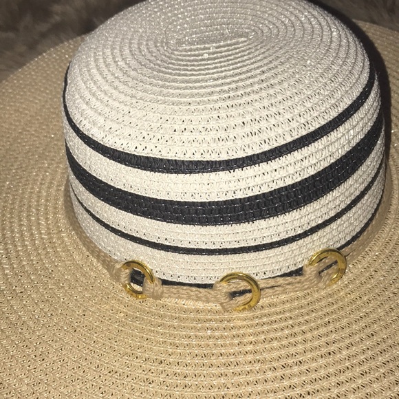 Beach hat 👒 - Picture 4 of 8